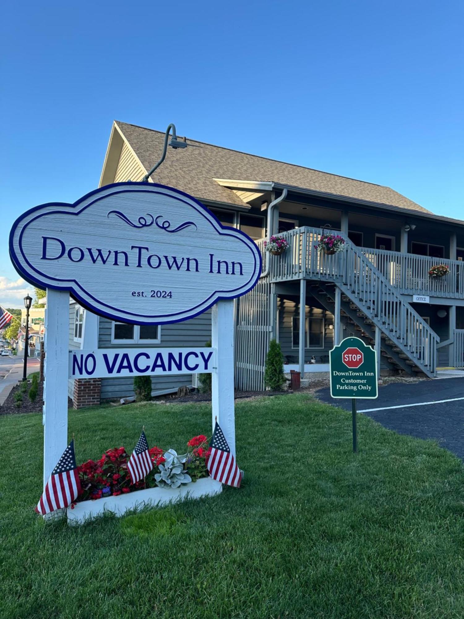 Downtown Inn Sister Bay Exterior foto